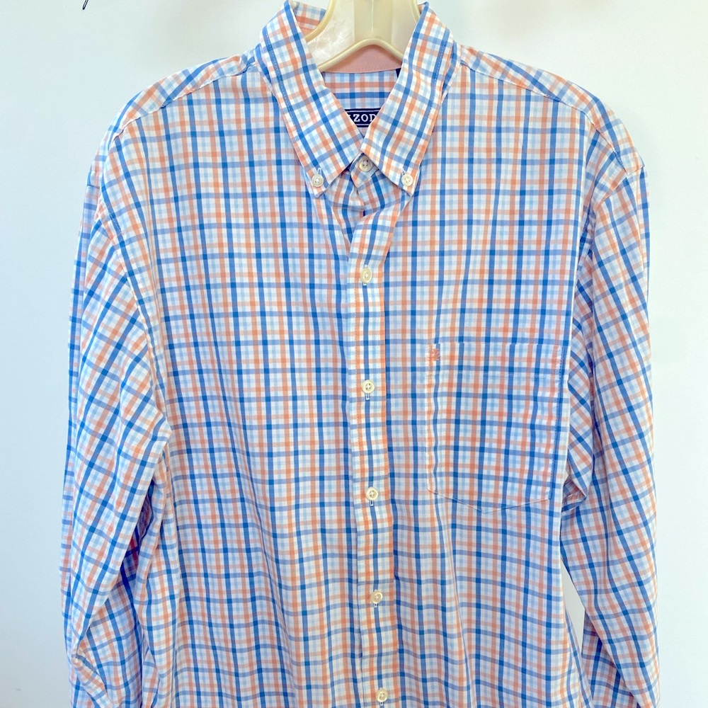 Izod Premium Essentials Mens dress shirt, size L.